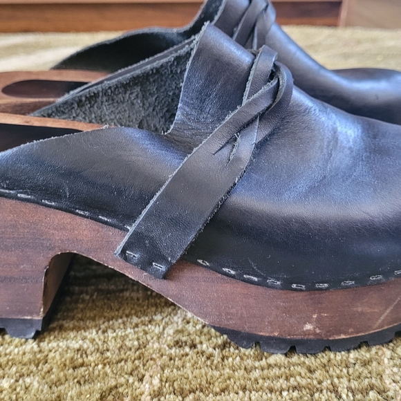 Unbranded wood clog with real leather - Picture 3 of 5